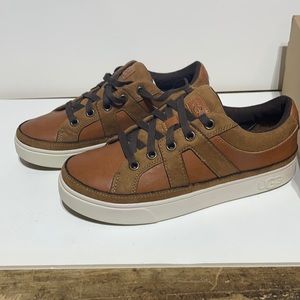 NIB Boys Ugg K Marcus Sneakers sz 5